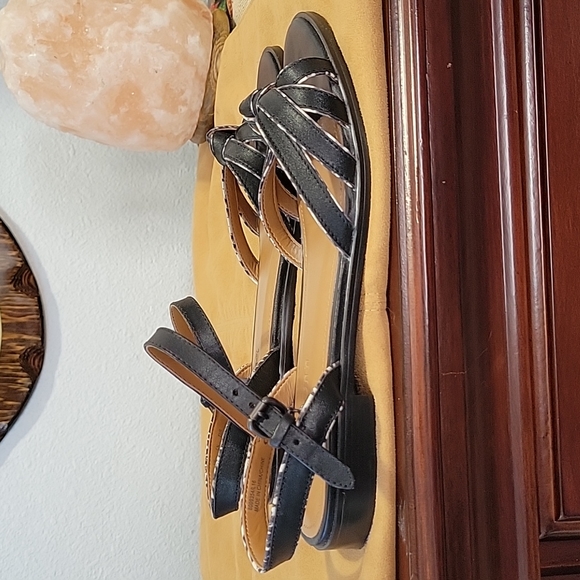 COACH Sophia Sandals FIRM PRICE. - Picture 5 of 5